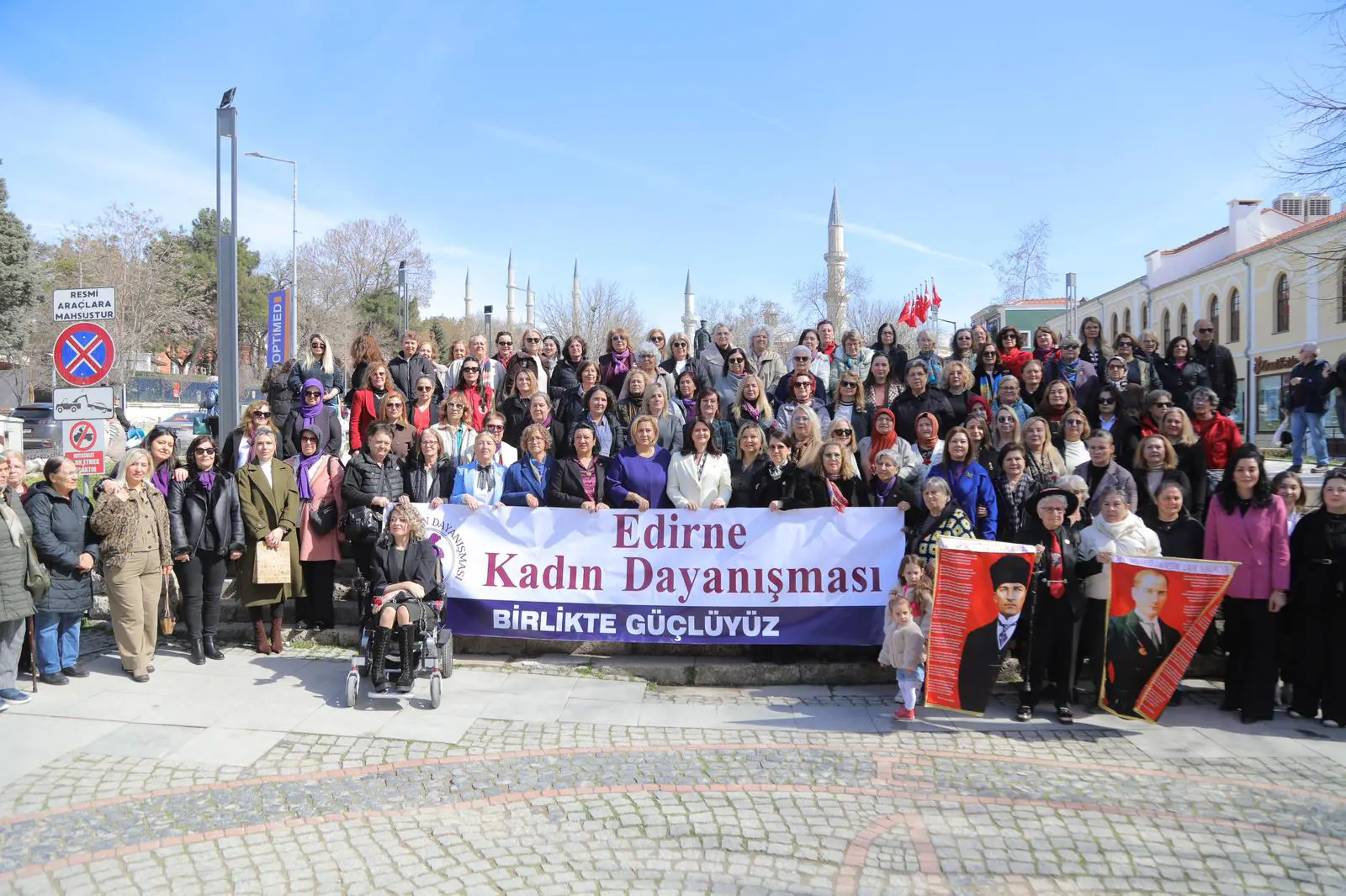 EDİRNE BELEDİYESİ YENİİMARET KADIN MERKEZİ KADINLAR GÜNÜ’NDE HİZMETE AÇILDI galeri görseli